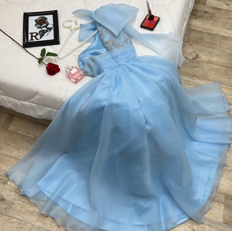 ⁦فستان سهرة لون سماوي⁩ - الصورة ⁦3⁩