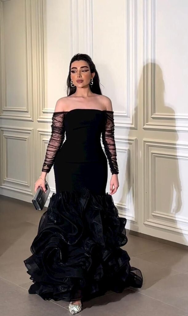 فستان لون أسود