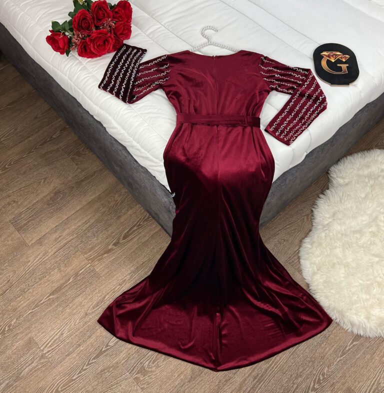 ⁦فساتين سهرة قطيفة⁩ - الصورة ⁦5⁩