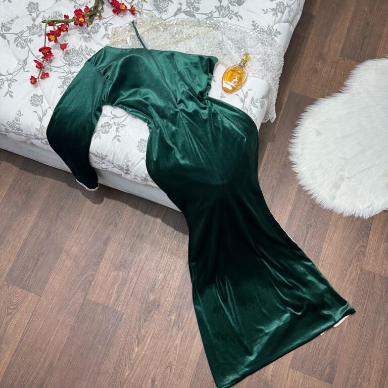⁦فستان مخمل لون عودي⁩ - الصورة ⁦16⁩