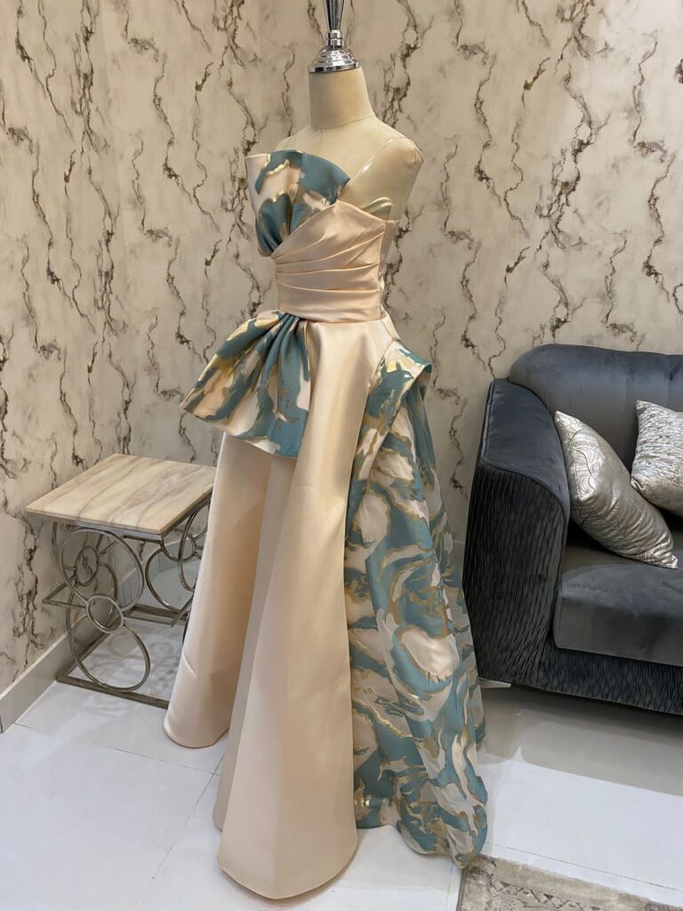 ⁦فستان سهرة منفوش⁩ - الصورة ⁦2⁩