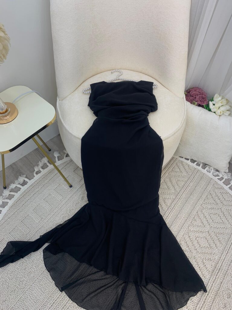 ⁦فستان سهرة اسود ناعم⁩ - الصورة ⁦3⁩