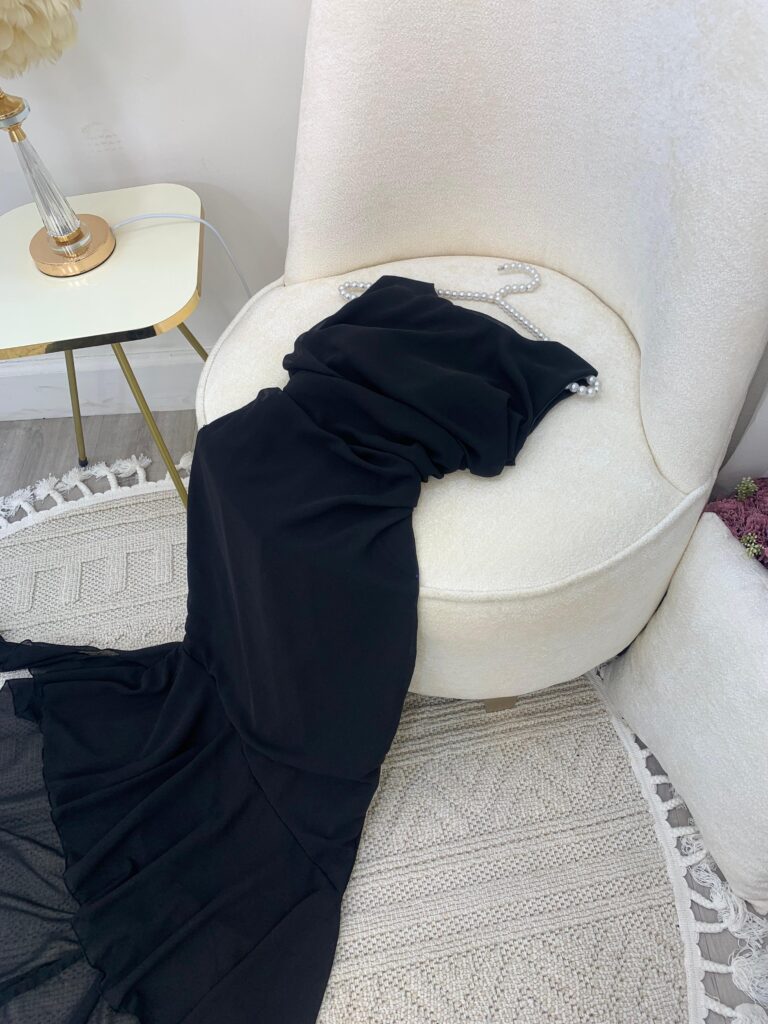 ⁦فستان سهرة اسود ناعم⁩ - الصورة ⁦2⁩