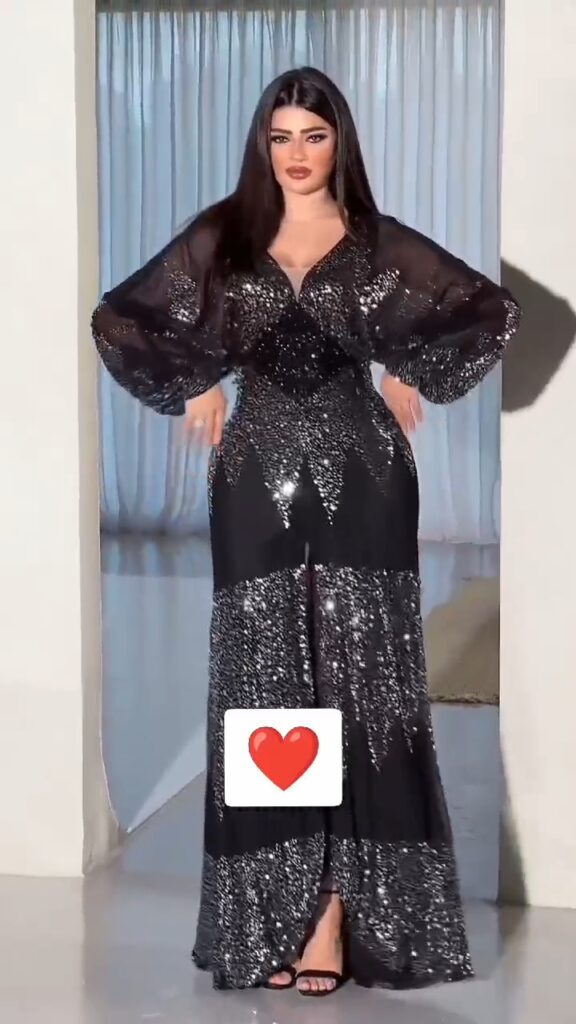 ⁦فستان سهرة أسود⁩ - الصورة ⁦4⁩