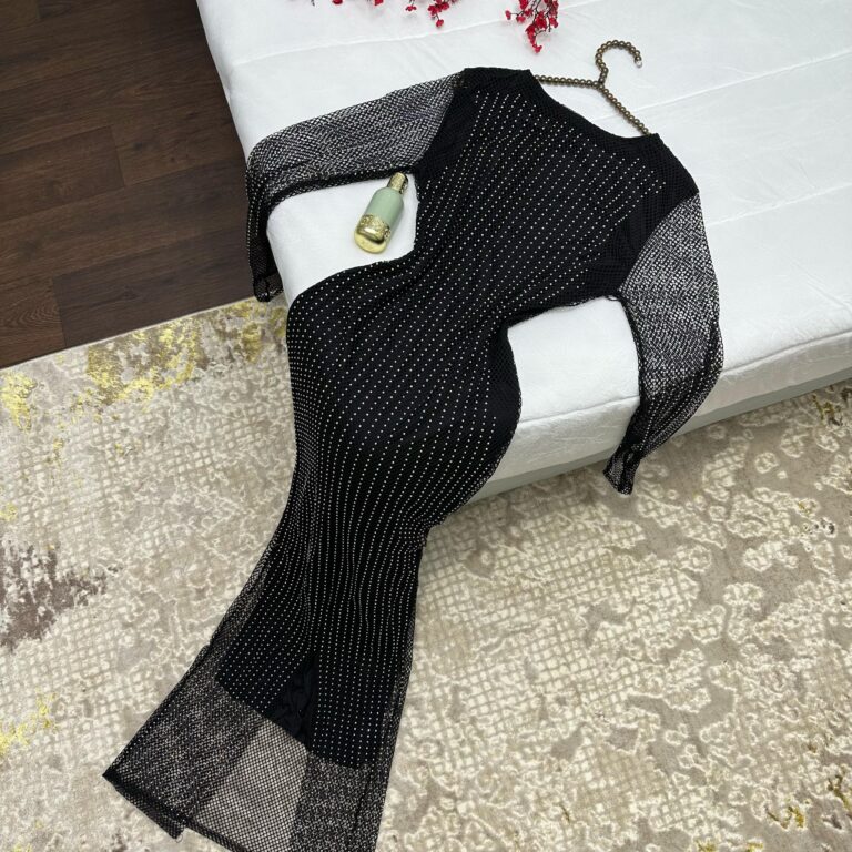 ⁦فستان سهرة أسود جميل وأنيق⁩ - الصورة ⁦4⁩
