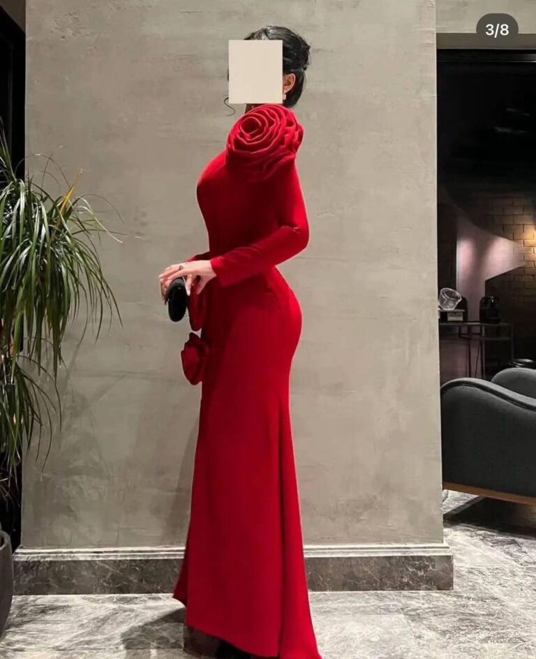 ⁦فستان سهرة لون أحمر⁩ - الصورة ⁦2⁩