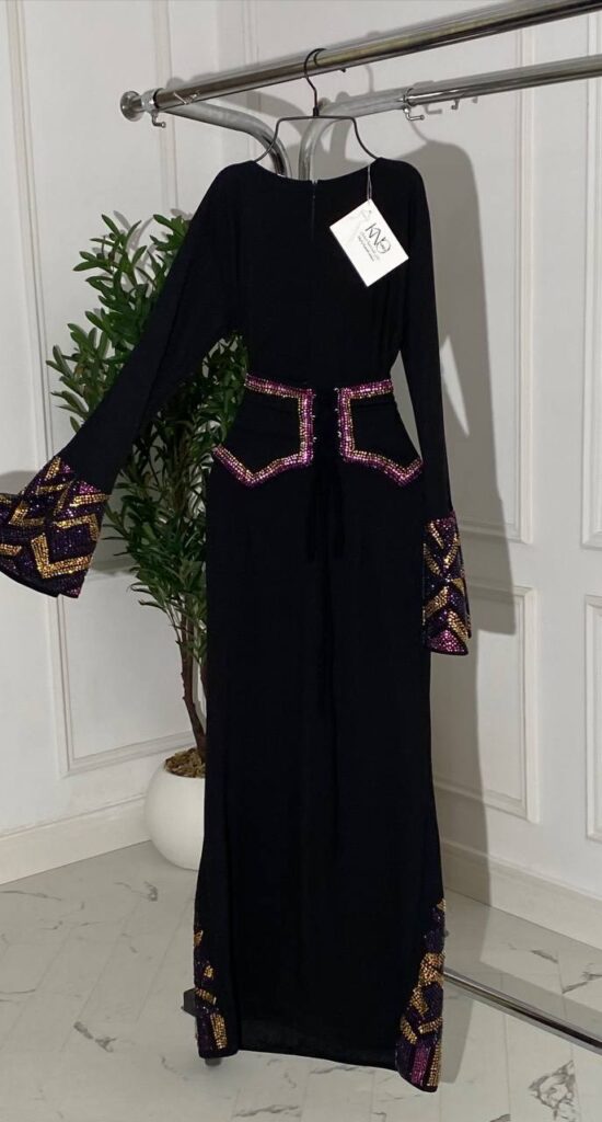 ⁦فستان سهرة لون أسود ميد⁩ - الصورة ⁦3⁩