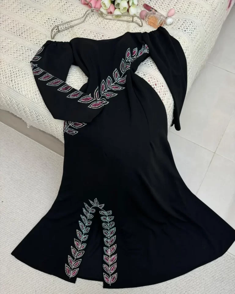 ⁦فستان سهرة لون اسود طويل⁩ - الصورة ⁦4⁩