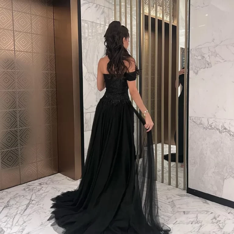 ⁦فستان خطوبة لون أسود فخم مفتوح من تحت⁩ - الصورة ⁦2⁩