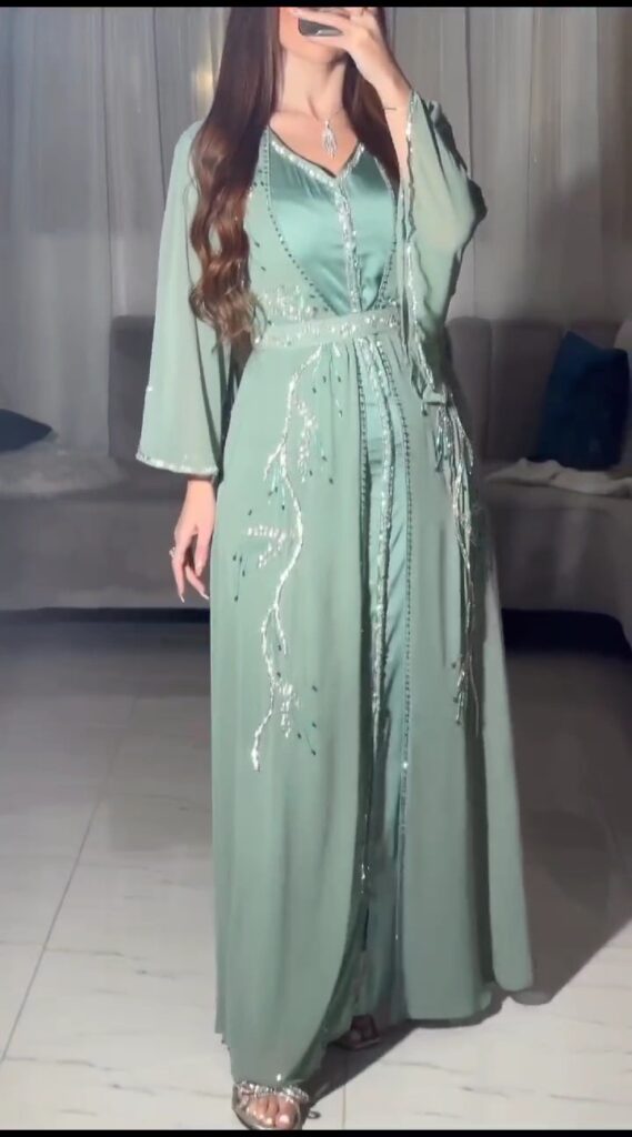 ⁦جلابية فخمة مطرزه⁩ - الصورة ⁦4⁩