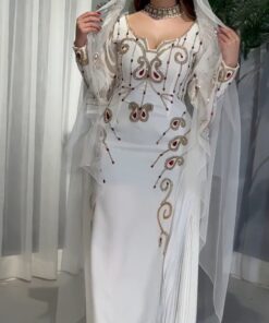 فساتين سهرة لون أبيض