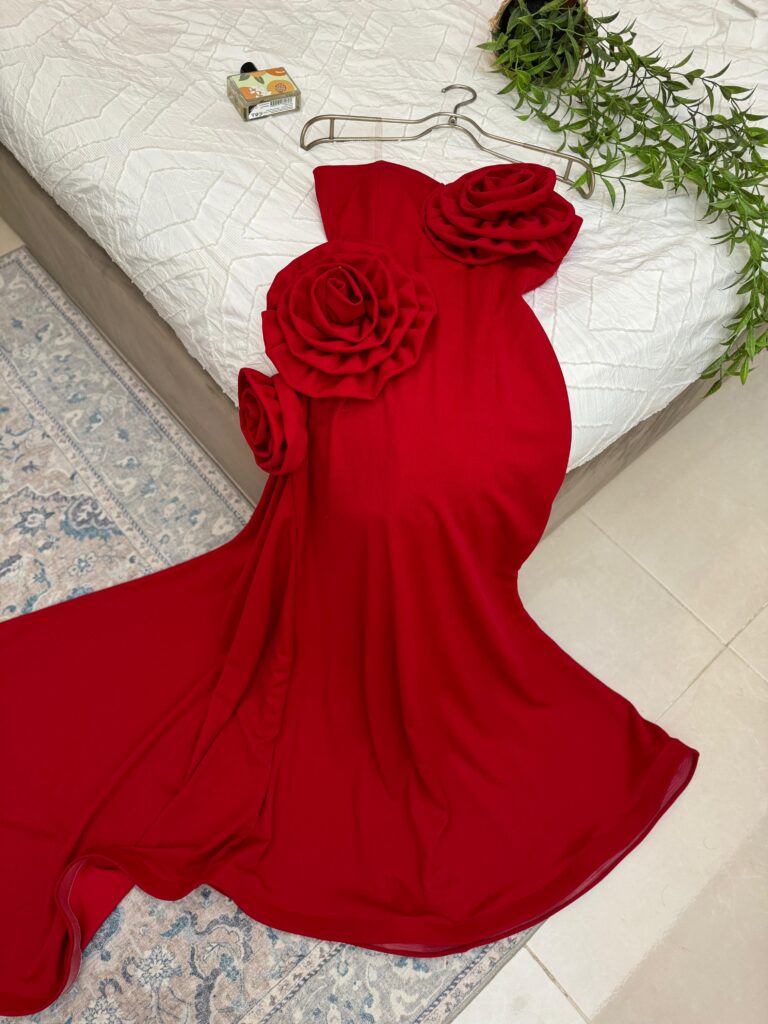 ⁦فستان سهرة لون أحمر⁩ - الصورة ⁦2⁩