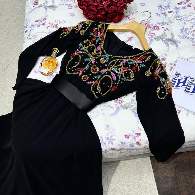 ⁦فستان سهرة اسود ناعم⁩ - الصورة ⁦2⁩