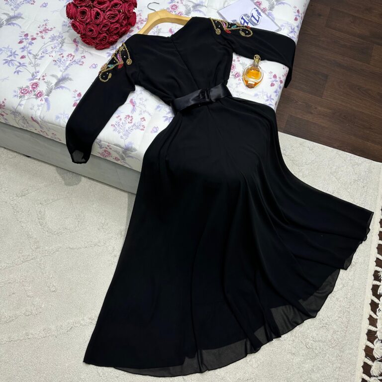 ⁦فستان سهرة اسود ناعم⁩ - الصورة ⁦4⁩
