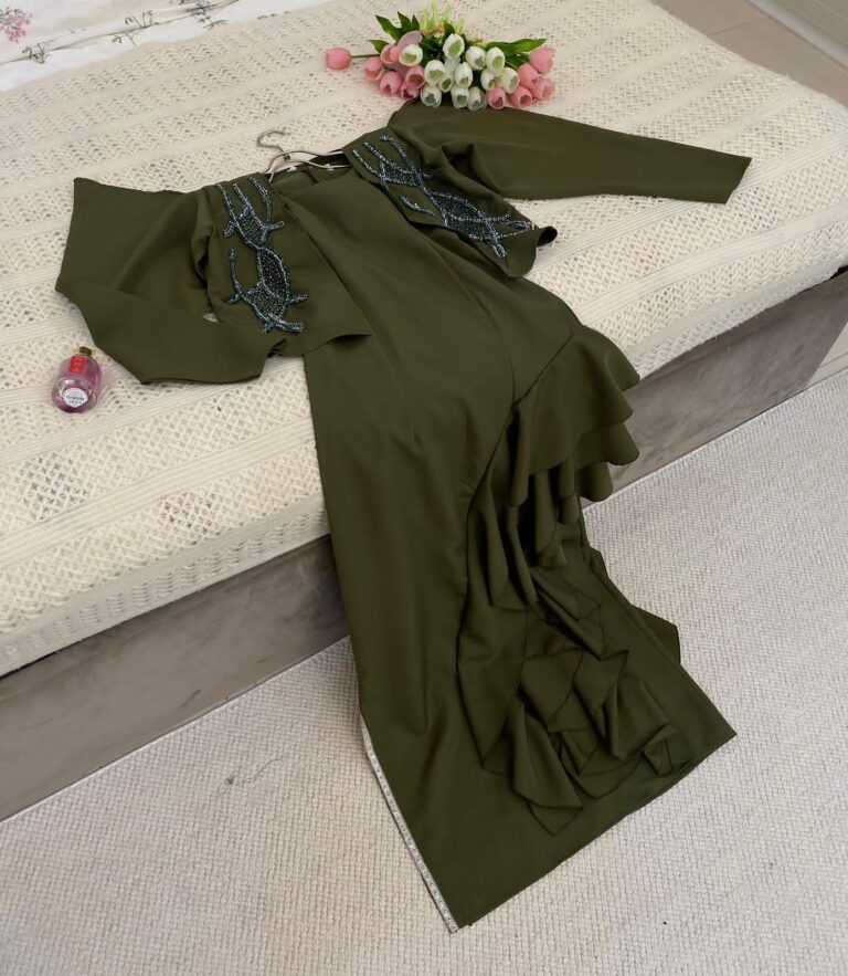 ⁦فستان لون زيتي⁩ - الصورة ⁦3⁩