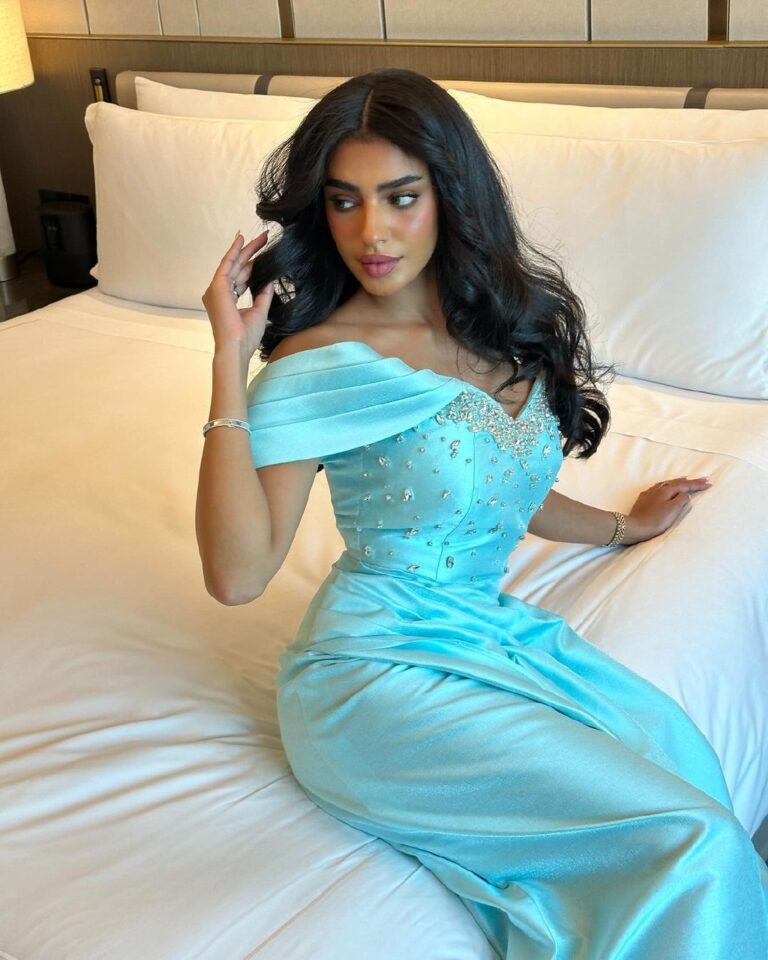 ⁦فستان سهرة لون سماوي⁩ - الصورة ⁦4⁩