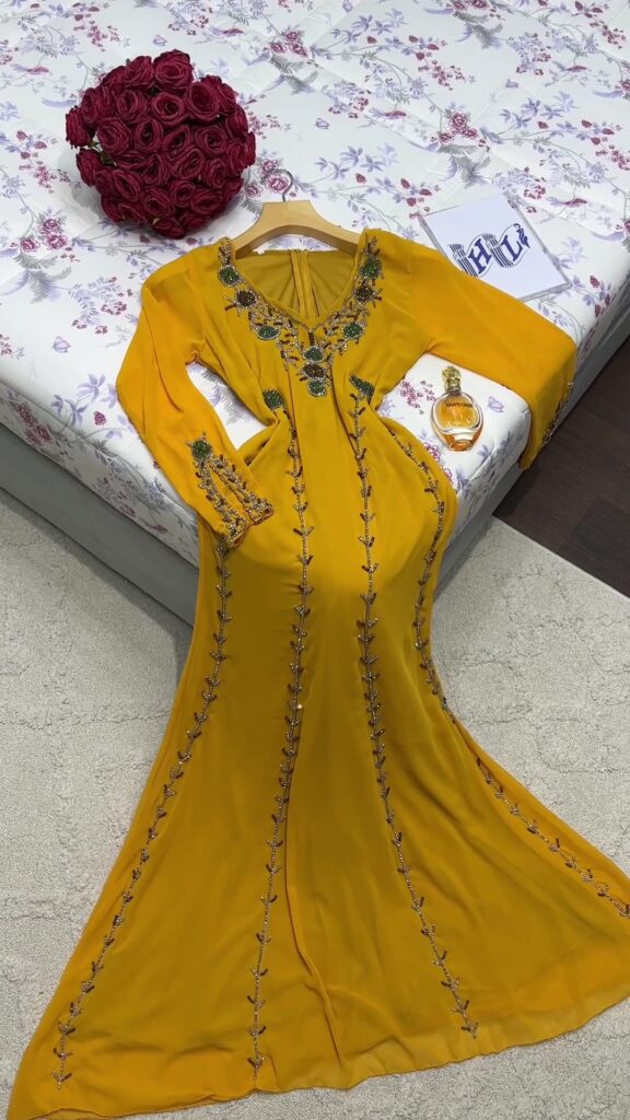 ⁦فستان سهرة لون أصفر⁩ - الصورة ⁦2⁩