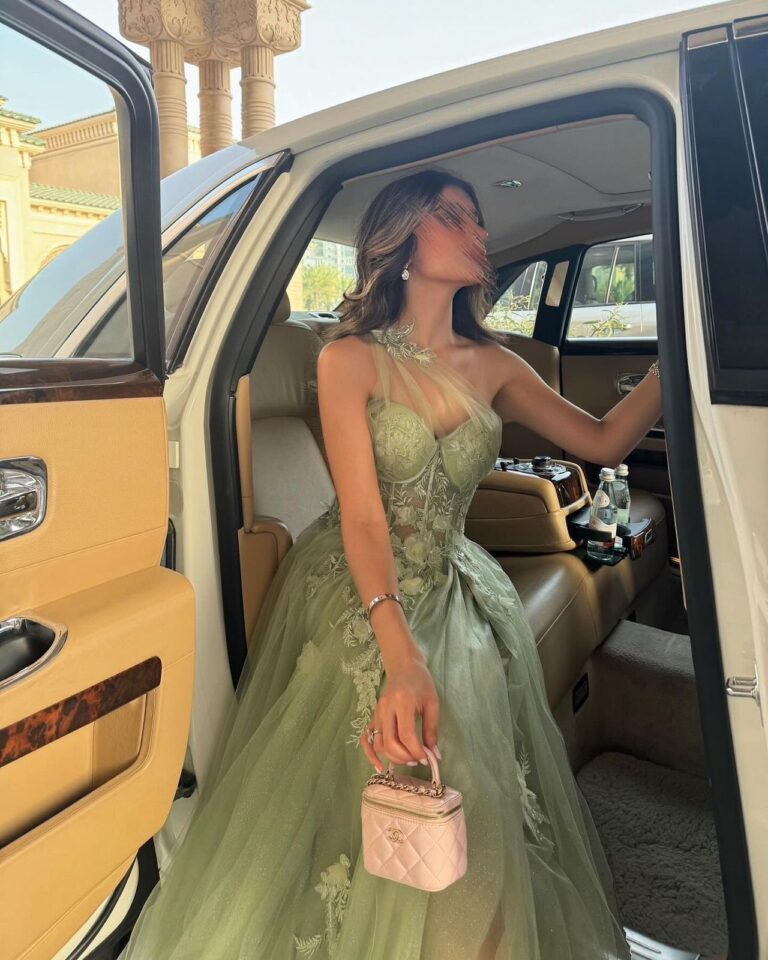 ⁦فساتين سهرة بألوان زاهية⁩ - الصورة ⁦7⁩