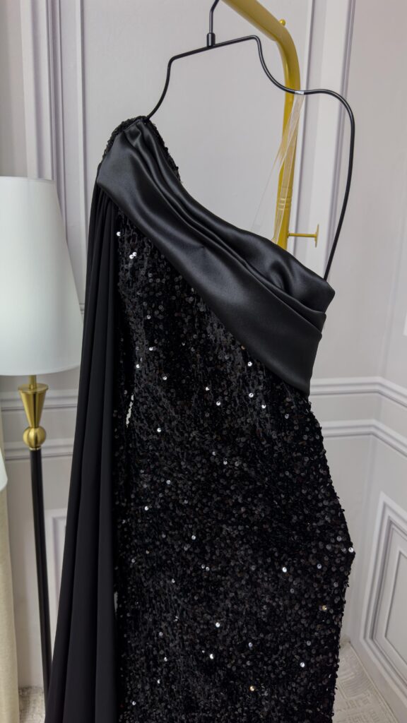 ⁦فستان سهرة لون اسود ترتر⁩ - الصورة ⁦3⁩