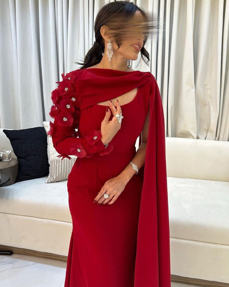⁦فستان سهرة لون أحمر⁩ - الصورة ⁦3⁩