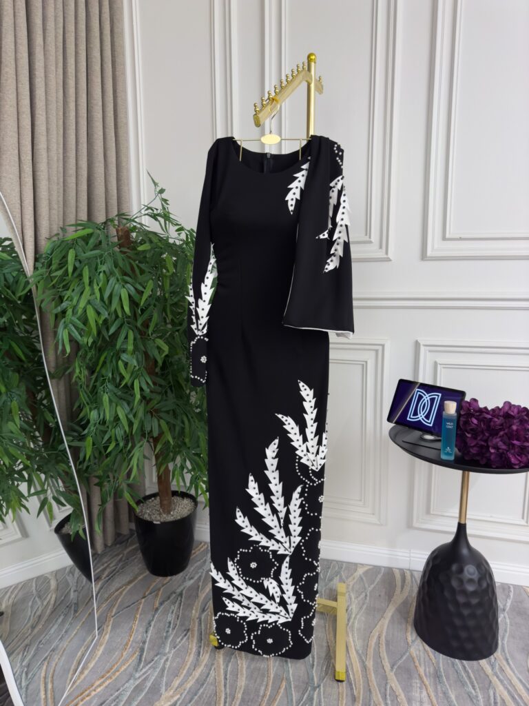 ⁦فستان سهرة لون أسود⁩ - الصورة ⁦2⁩