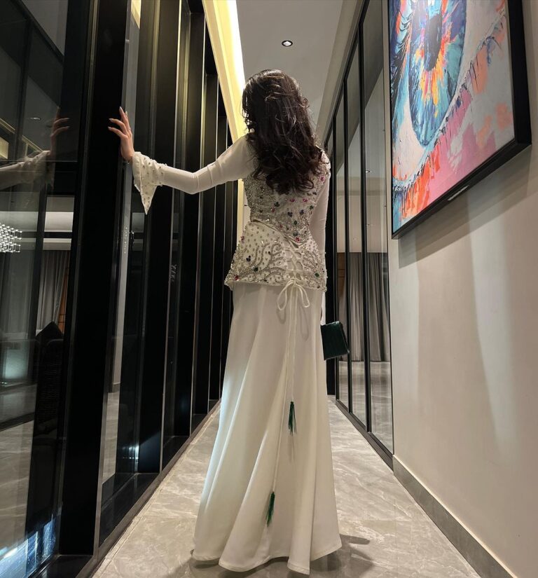 ⁦فستان سهرة أبيض⁩ - الصورة ⁦4⁩