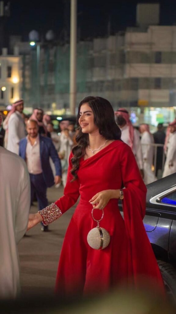 ⁦فساتين سهرة لون أحمر⁩ - الصورة ⁦4⁩