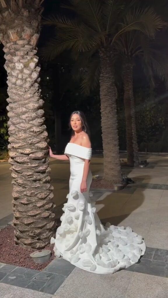 ⁦فستان سهرة لون اوفوايت⁩ - الصورة ⁦8⁩