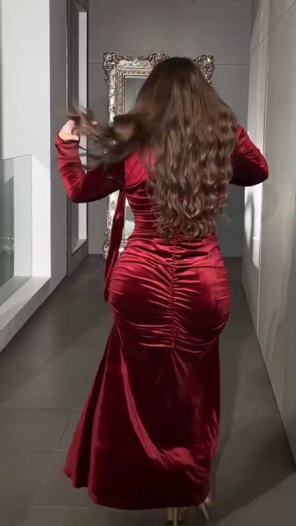 ⁦فستان سهرة مخمل⁩ - الصورة ⁦4⁩