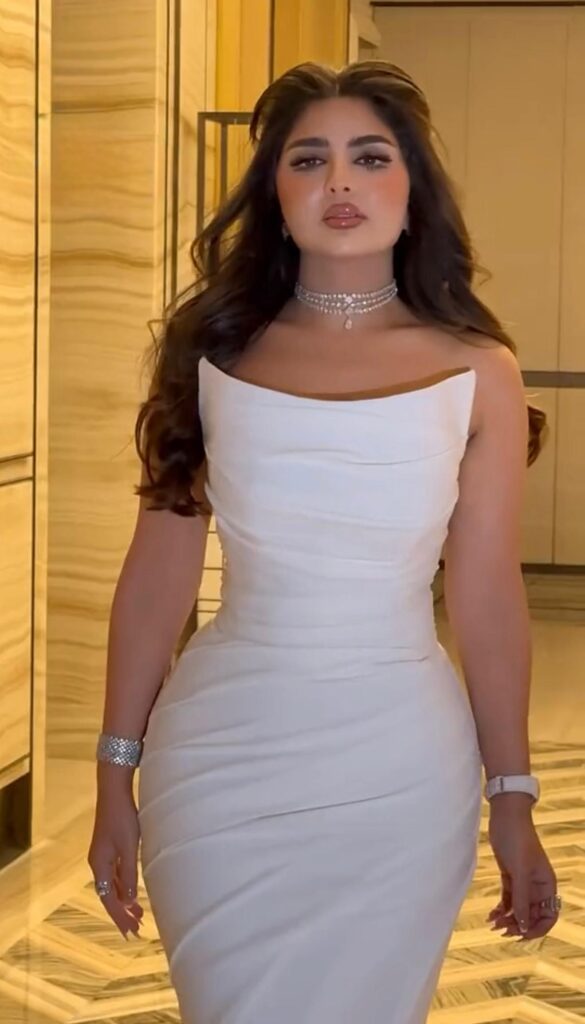 ⁦فستان سهرة لون سكري⁩ - الصورة ⁦3⁩