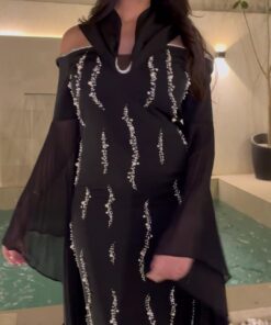 Alternative view of فستان سهره طويل باكمام طويله بلسيه واسعه مُزين بتطريز راقي ومميز