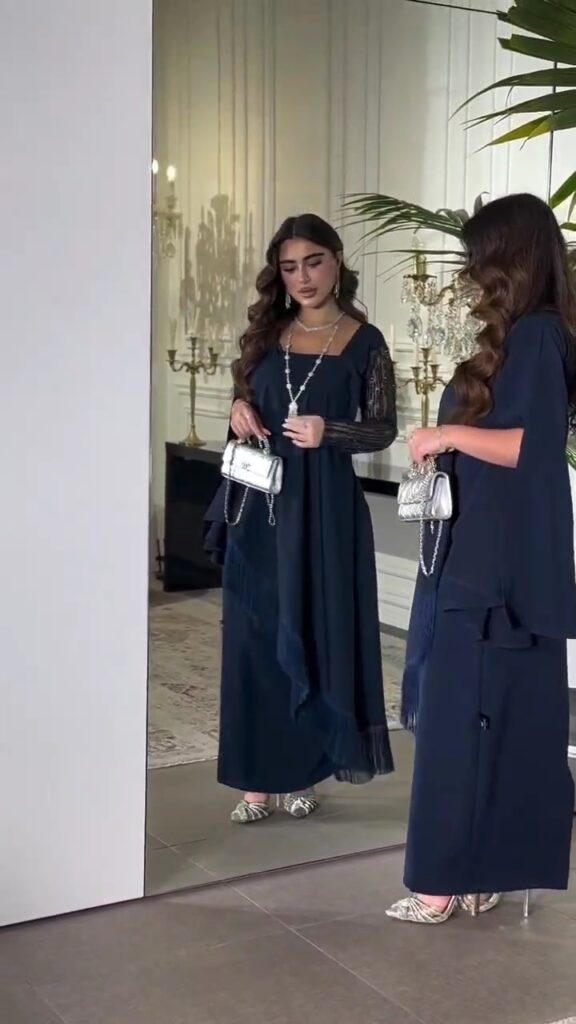 ⁦فستان سهرة لون كحلي⁩ - الصورة ⁦2⁩