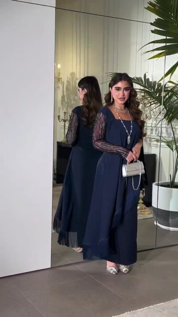 فساتين سهرة لون كحلي