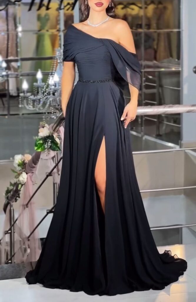 ⁦فساتين سهرة لون أسود⁩ - الصورة ⁦3⁩