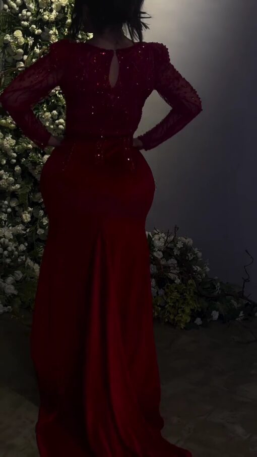 ⁦فستان سهرة لون أحمر⁩ - الصورة ⁦5⁩