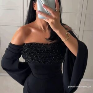 فستان سهرة أسود أنيق بأكمام منسدلة وتطريز فاخر