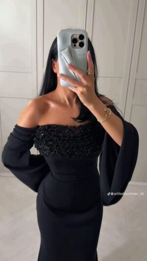 فستان سهرة أسود أنيق بأكمام منسدلة وتطريز فاخر