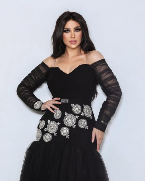 ⁦فستان ملكي أسود بتطريز فضي يجمع بين الرقي والأنوثة⁩ - الصورة ⁦6⁩