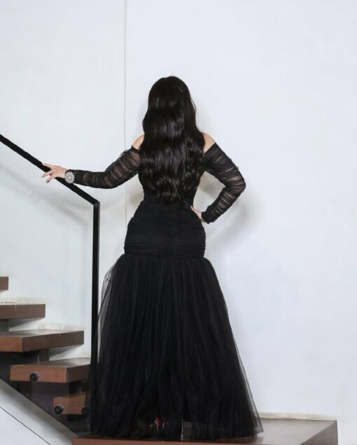 ⁦فستان ملكي أسود بتطريز فضي يجمع بين الرقي والأنوثة⁩ - الصورة ⁦5⁩