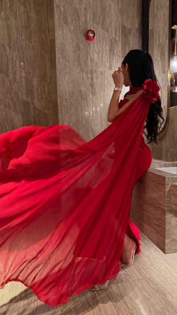 ⁦فستان سهرة لون أحمر⁩ - الصورة ⁦6⁩