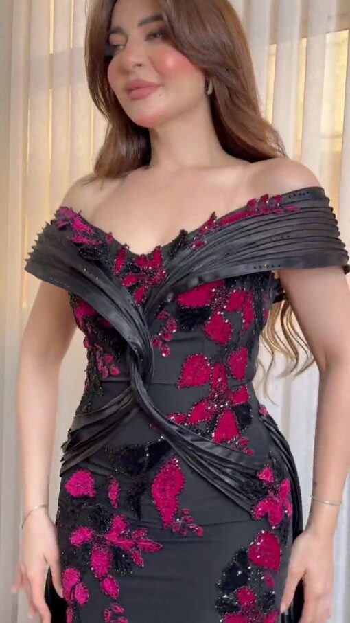 ⁦فستان سهرة فاخر يتميّز بتصميم أنيق وجذاب⁩ - الصورة ⁦8⁩