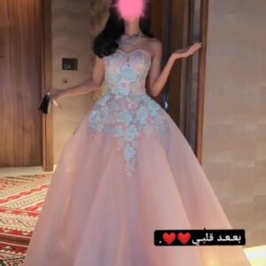 فستان سندريلا الوردي: أناقة الأميرات بتطريز ناعم