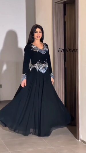 فستان سهرة أسود فخم بتطريز لامع – أناقة ملكية لكل المناسبات
