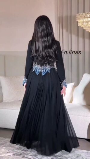 ⁦فستان سهرة أسود فخم بتطريز لامع – أناقة ملكية لكل المناسبات⁩ - الصورة ⁦5⁩