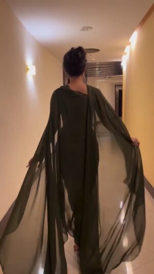 ⁦فستان سهرة لون زيتي⁩ - الصورة ⁦2⁩