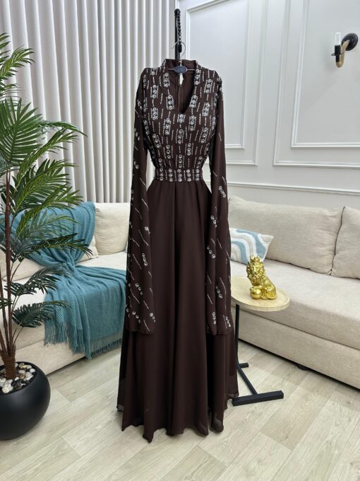 ⁦فستان سهرة بني أنيق⁩ - الصورة ⁦3⁩