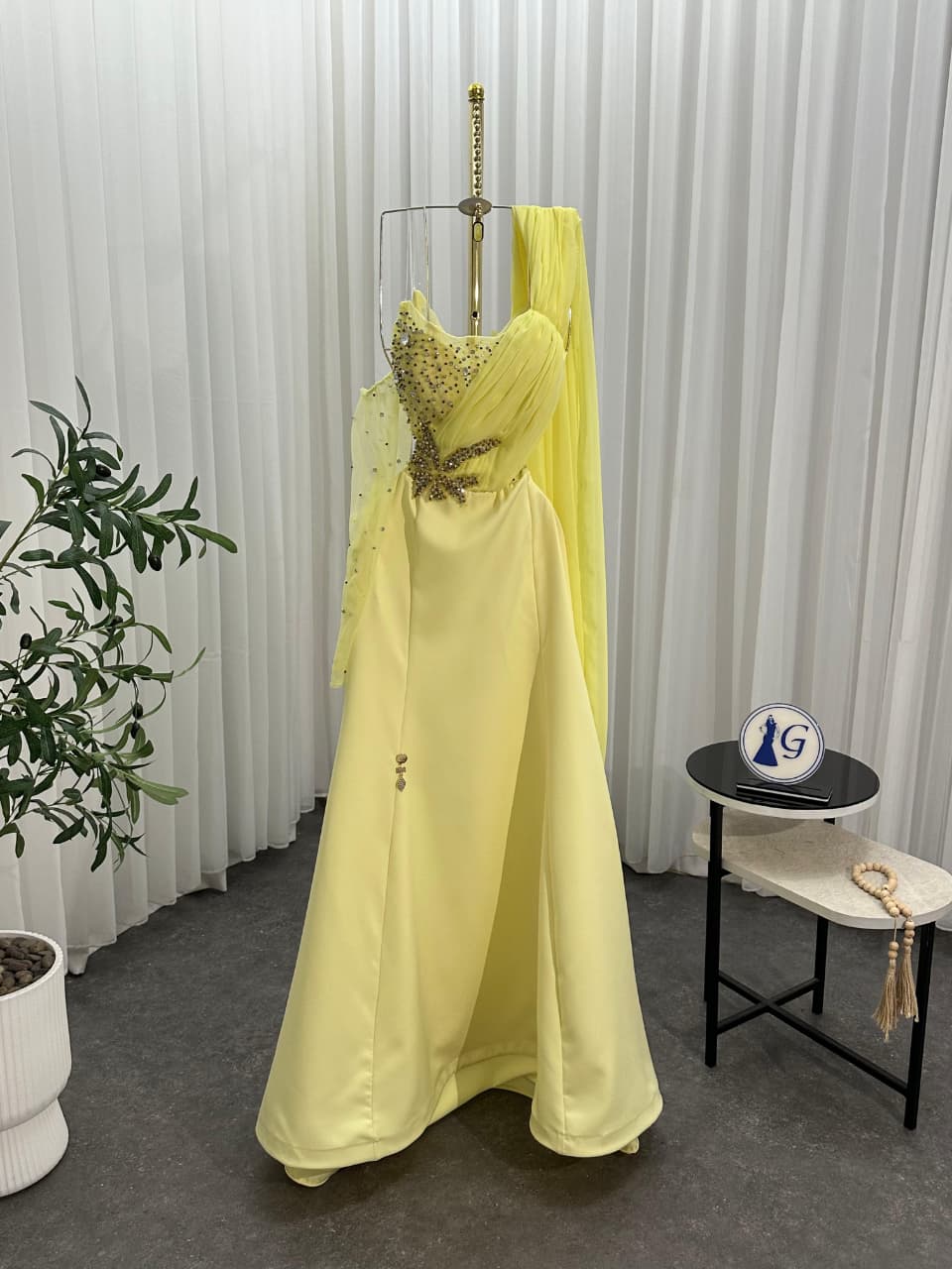 فستان سهرة لون أصفر - الصورة 3