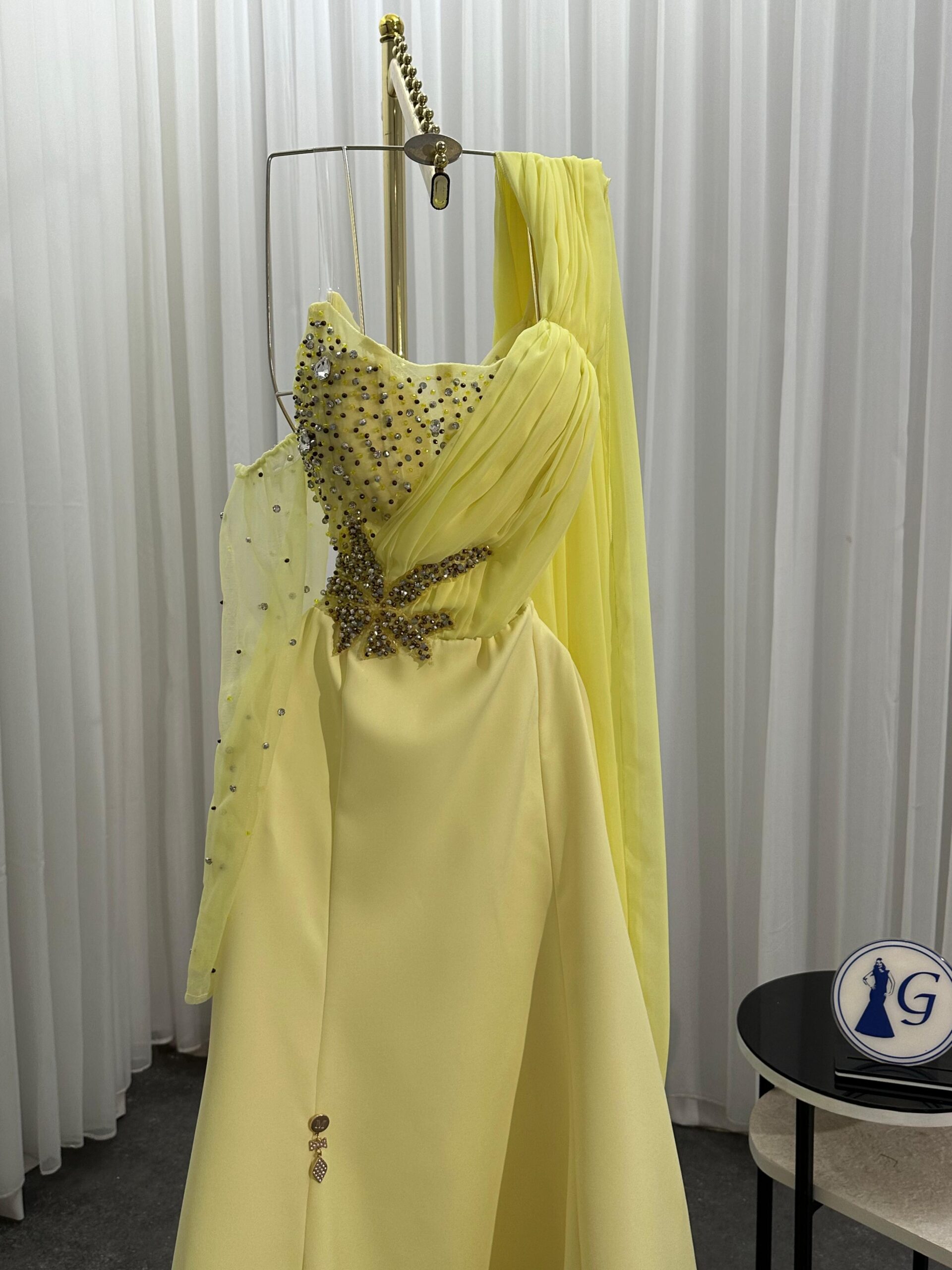 فستان سهرة لون أصفر - الصورة 5