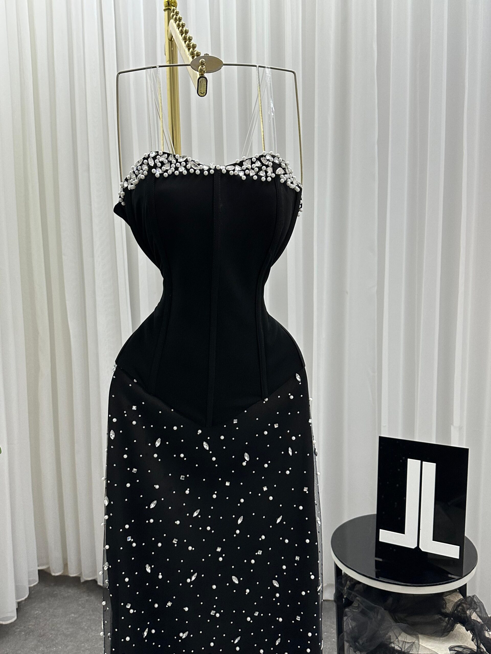 أجمل فستان سهرة أسود - الصورة 6