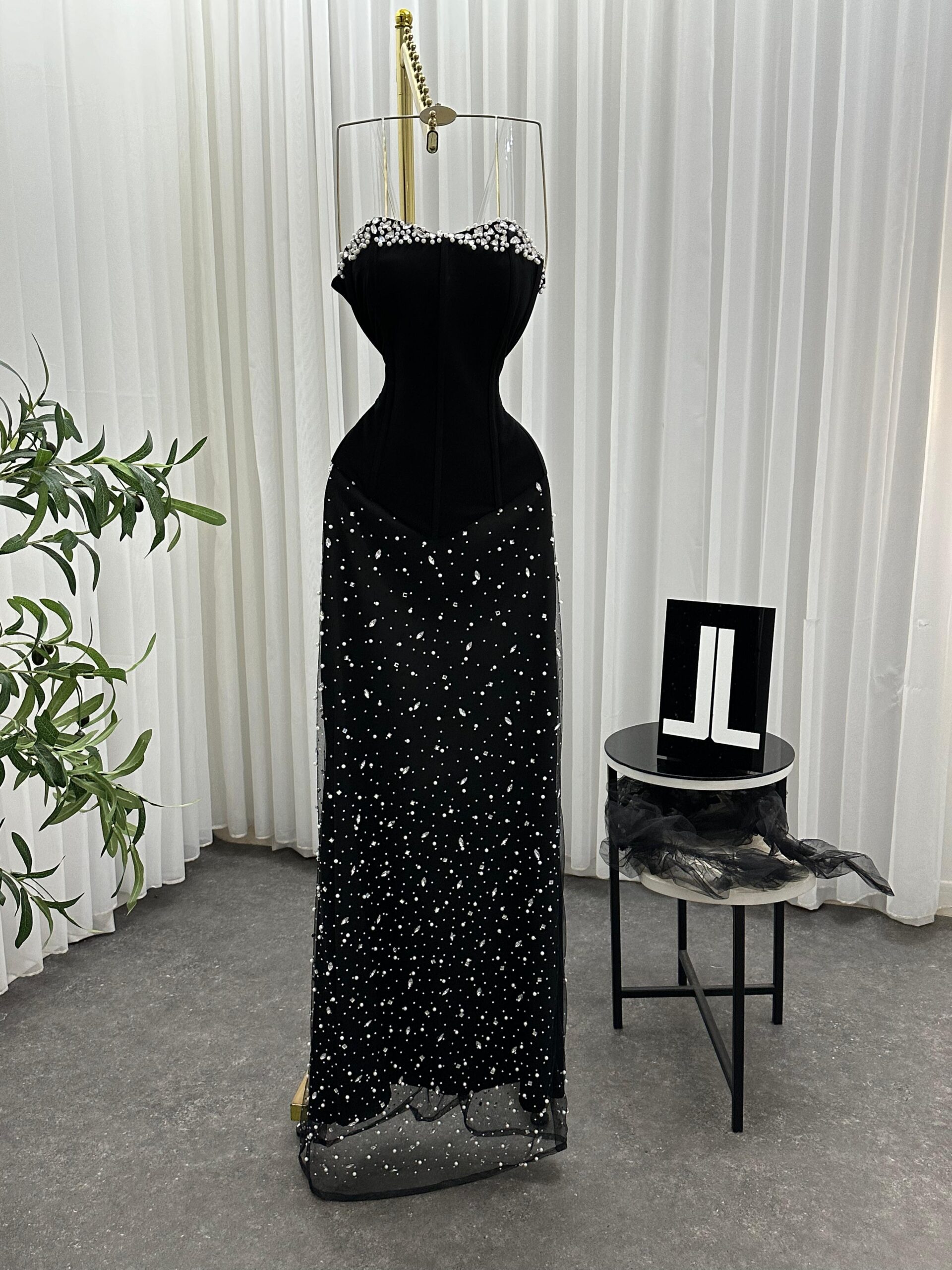 أجمل فستان سهرة أسود - الصورة 5